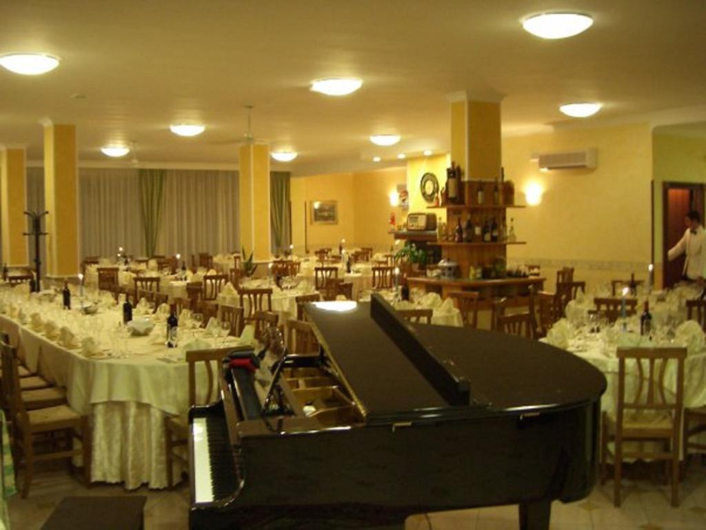 Hotel Ristorante Paradiso Albanella Exterior photo